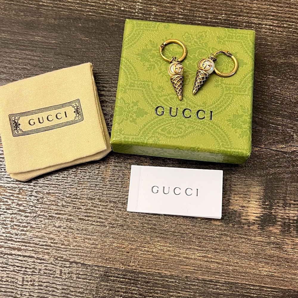 Gucci Running-G Single Ice Cream Cone
Drop Hoop Earring